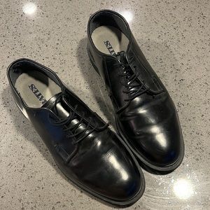 Black dress shoes (mens)